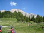 gal/2010/07 - Sella Ronda Bike Day 2010/05 - SellaRonda_Bike_Day/03 - Il mitico Passo Pordoi/_thb_1verso-il-pordoi_01.jpg